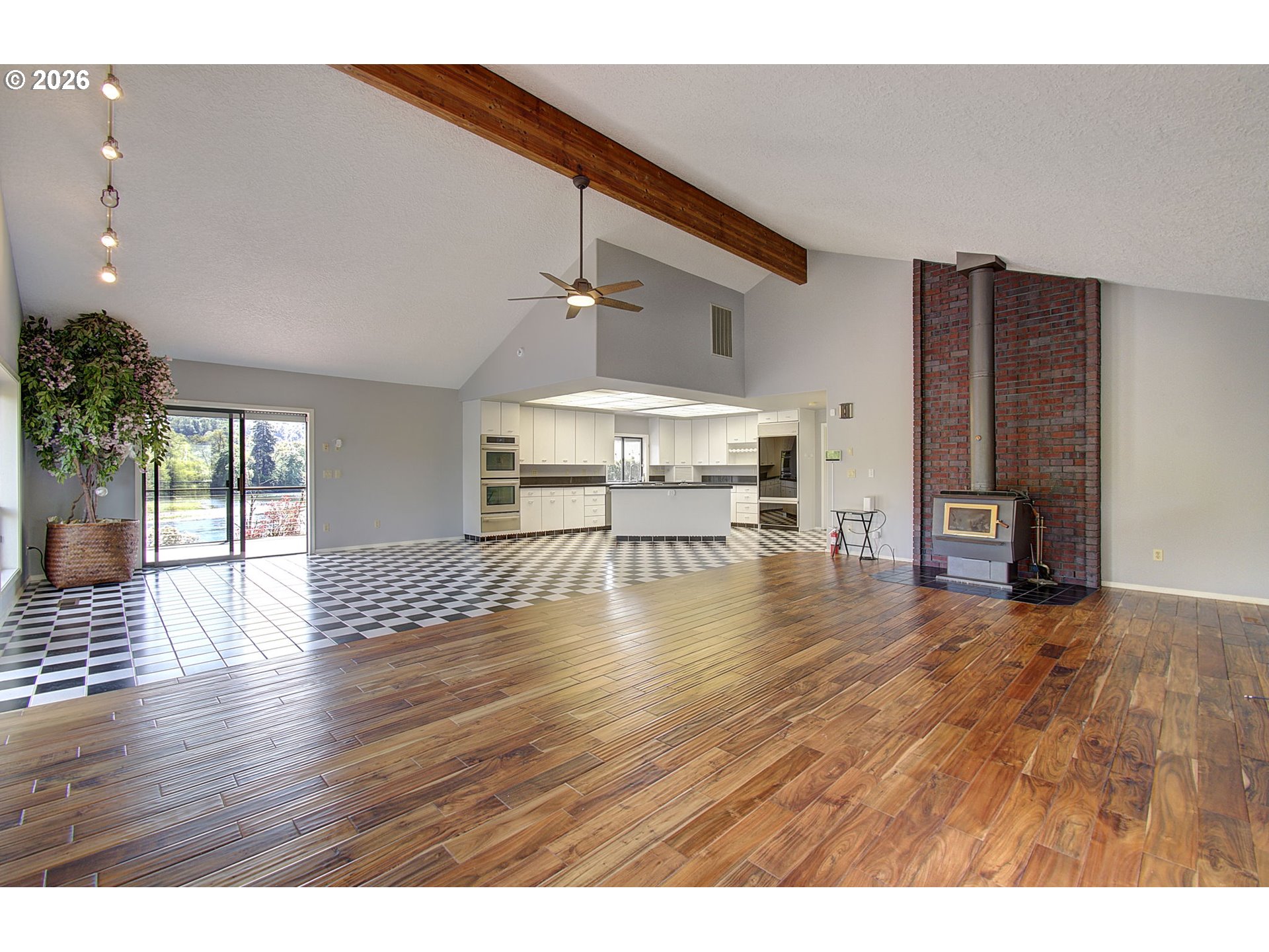 2117 LEWIS RIVER RD