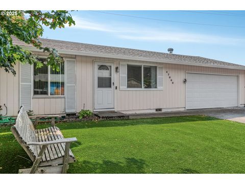 Photo of 47666 W 1st St, Oakridge, OR 97463 (MLS # 401002448)