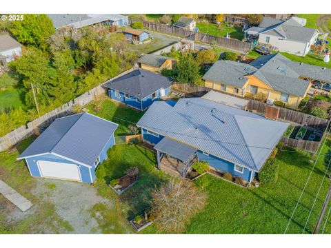 1713 MAPLE ST Myrtle Point OR 97458