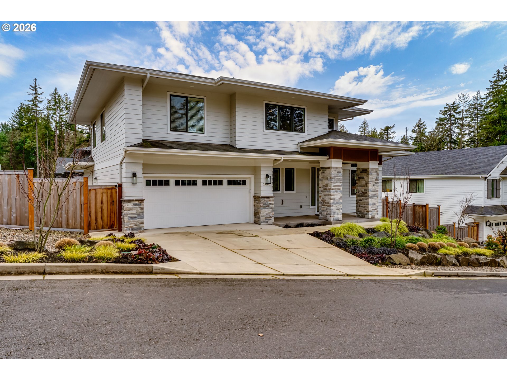Photo 1 of 47 — 2082 GOLFVIEW CT, Eugene, OR 97403