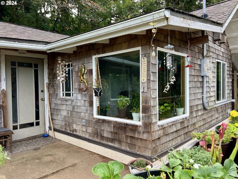 A home in Coos Bay