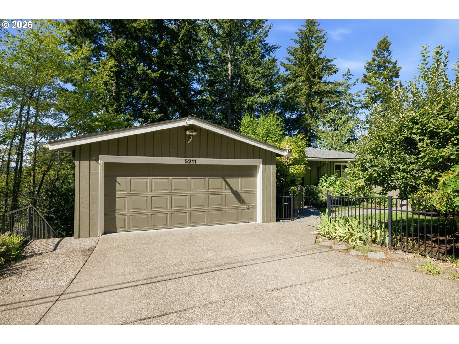 5211 SW 18TH PL — 3 bed 3 bath Single Family Residence