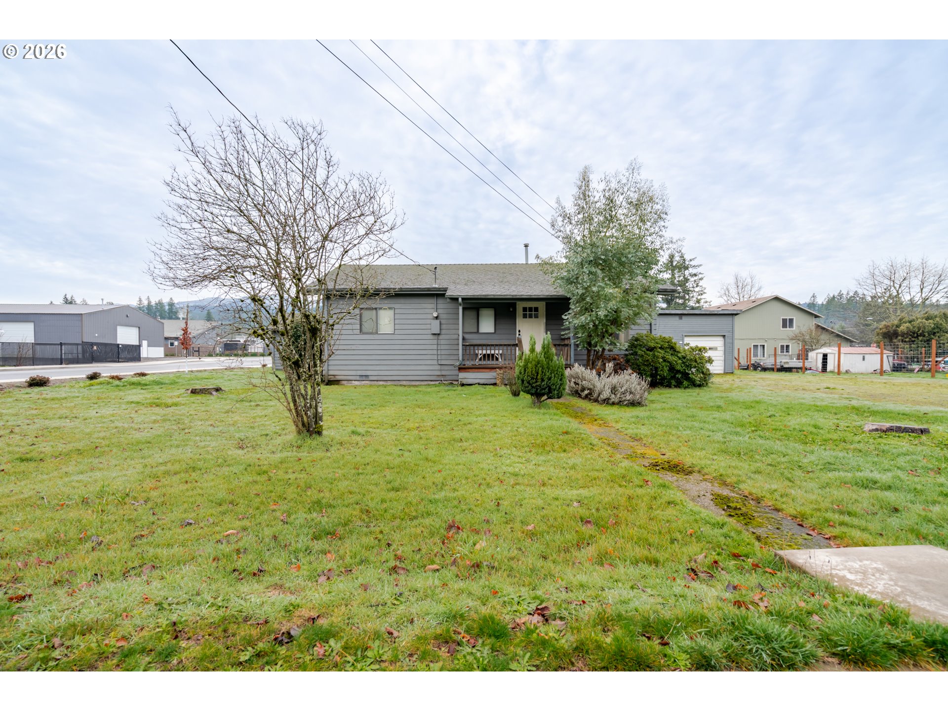 Photo 1 of 32 — 410 SW BROADWAY ST, Mill City, OR 97360
