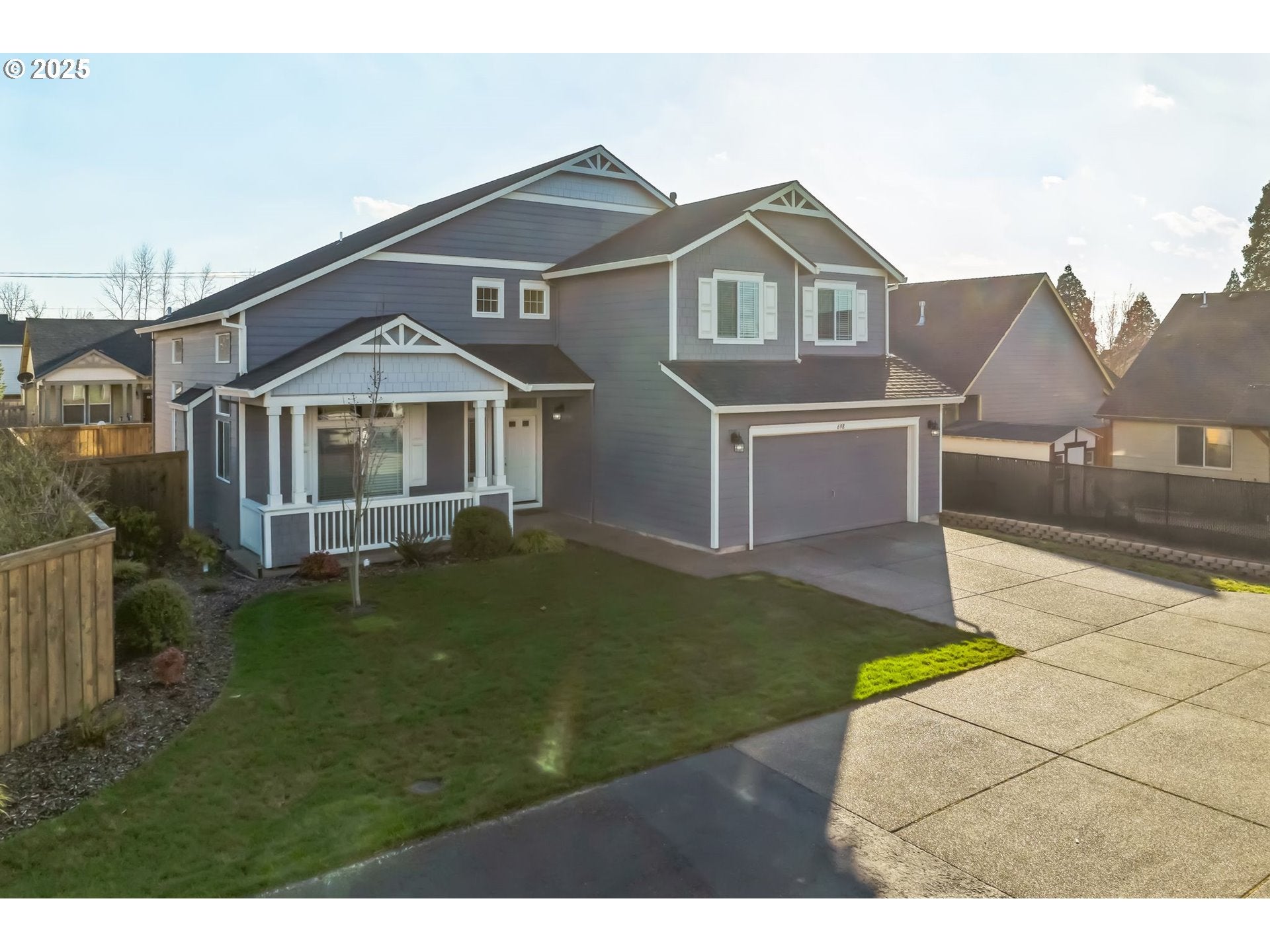 698 Stewart DR