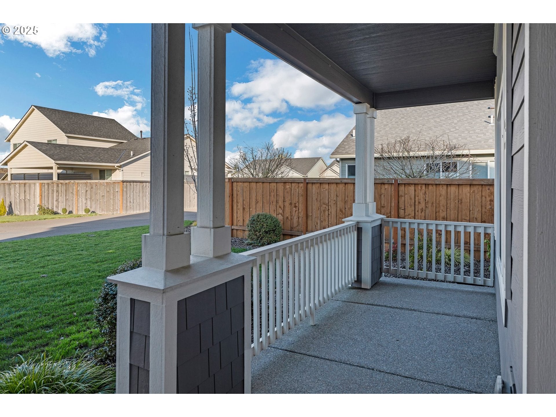698 Stewart DR