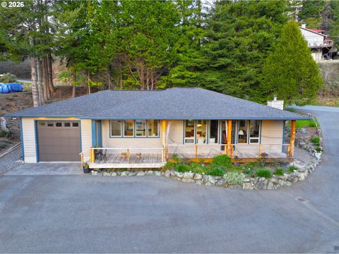 929 OLD COUNTY RD Brookings OR 97415