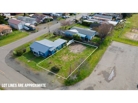 1015 N LAKE RD Lakeside OR 97449