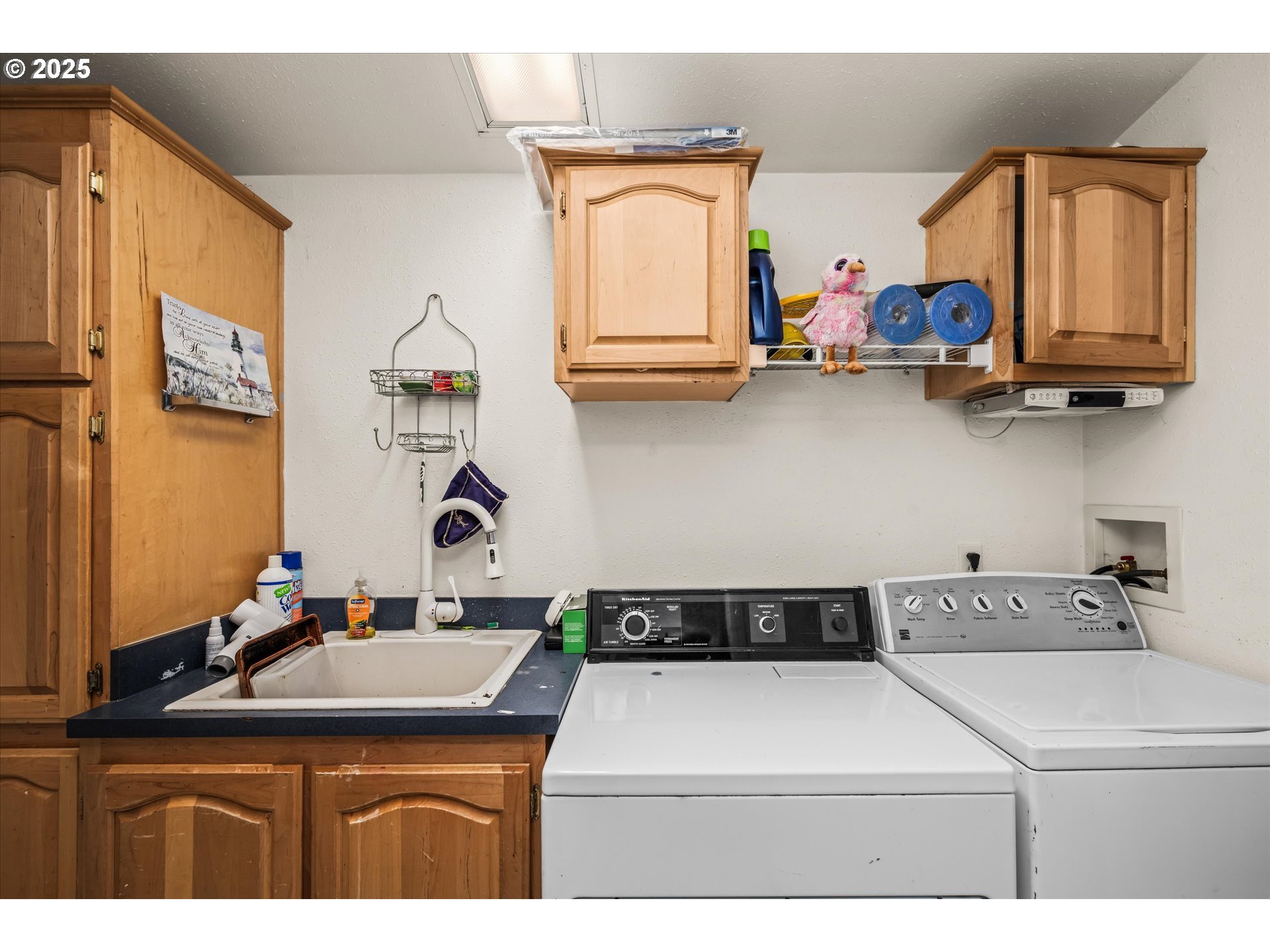 Eugene, Oregon 97402, United States, 4 Bedrooms Bedrooms, ,2 BathroomsBathrooms,Residential,Pending,208933