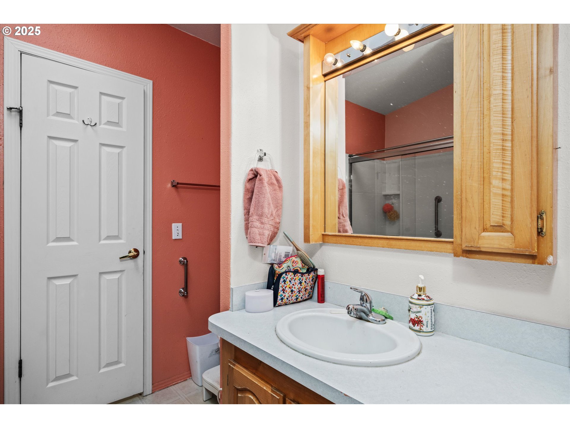 Eugene, Oregon 97402, United States, 4 Bedrooms Bedrooms, ,2 BathroomsBathrooms,Residential,Pending,208933