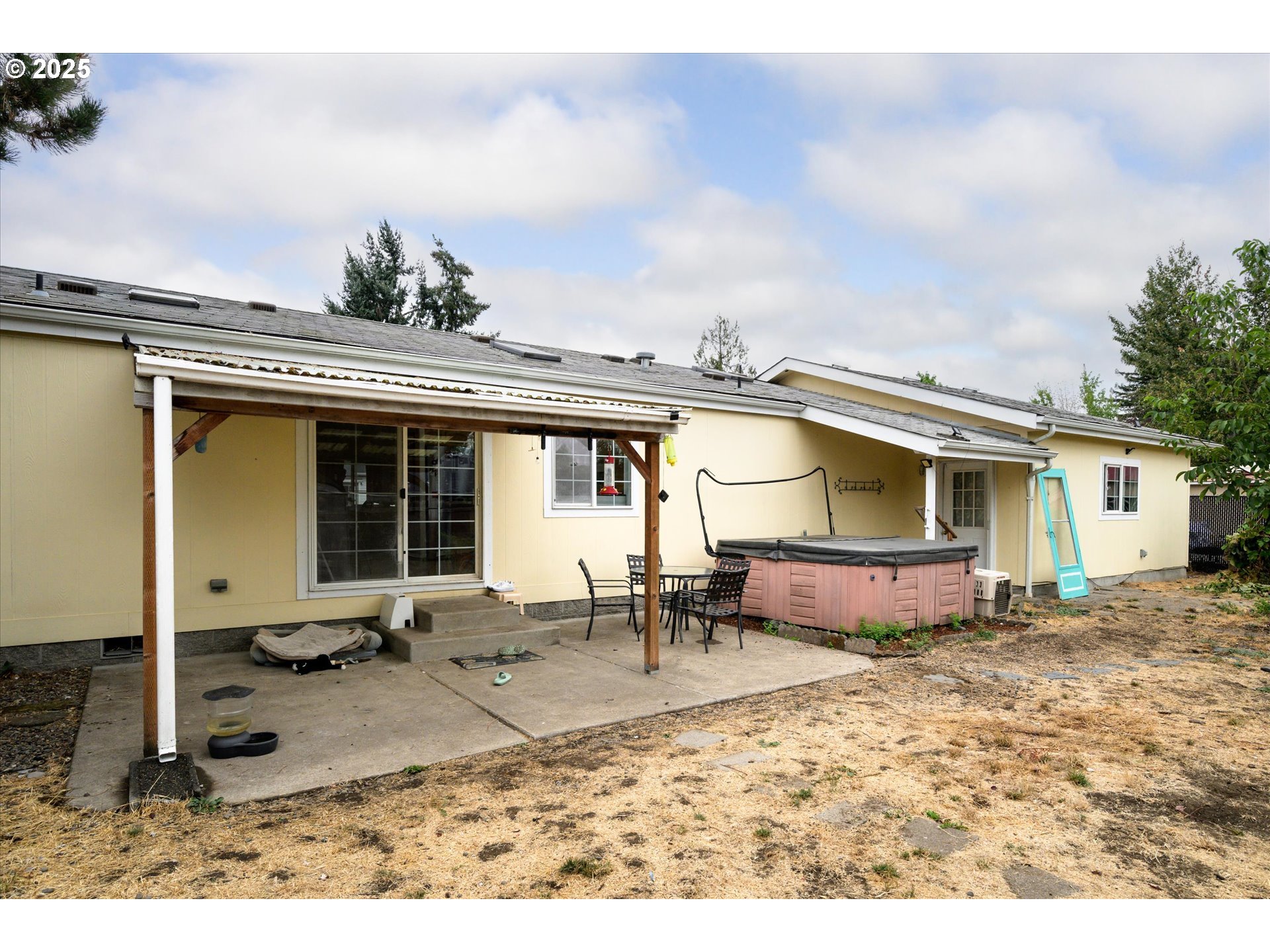 Eugene, Oregon 97402, United States, 4 Bedrooms Bedrooms, ,2 BathroomsBathrooms,Residential,Pending,208933