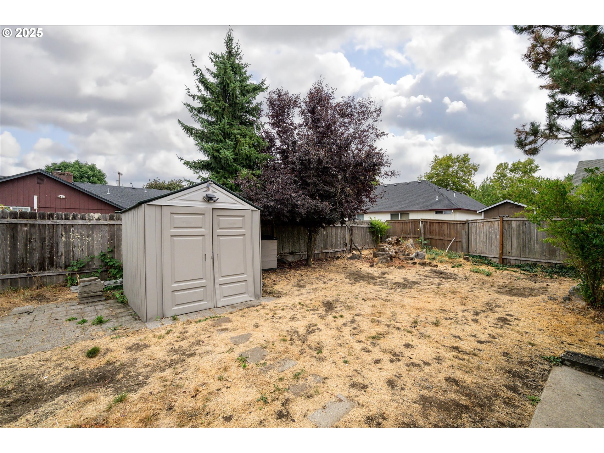 Eugene, Oregon 97402, United States, 4 Bedrooms Bedrooms, ,2 BathroomsBathrooms,Residential,Pending,208933