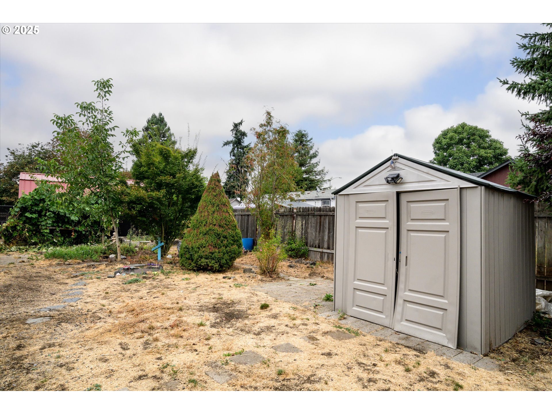 Eugene, Oregon 97402, United States, 4 Bedrooms Bedrooms, ,2 BathroomsBathrooms,Residential,Pending,208933