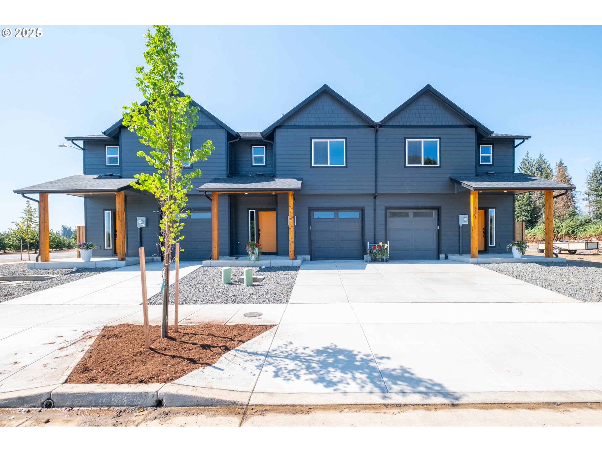 Photo 1 of 12 — 1554 1588 Barn ST, Woodburn, OR 97071