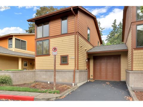 1585 FARM HOUSE DR Eugene OR 97401