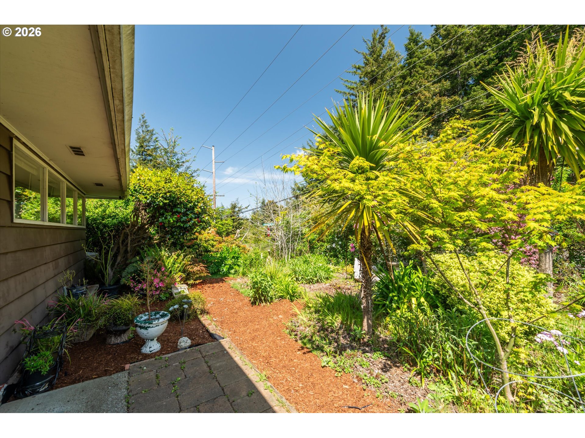 2335 WOODLAND DR