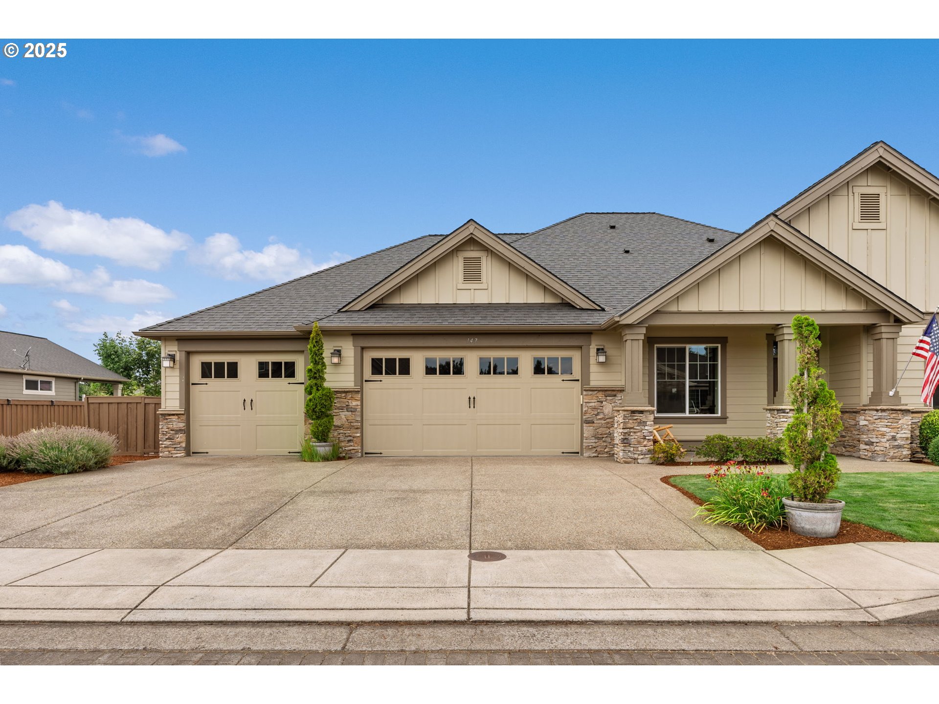147 HAGENS CT