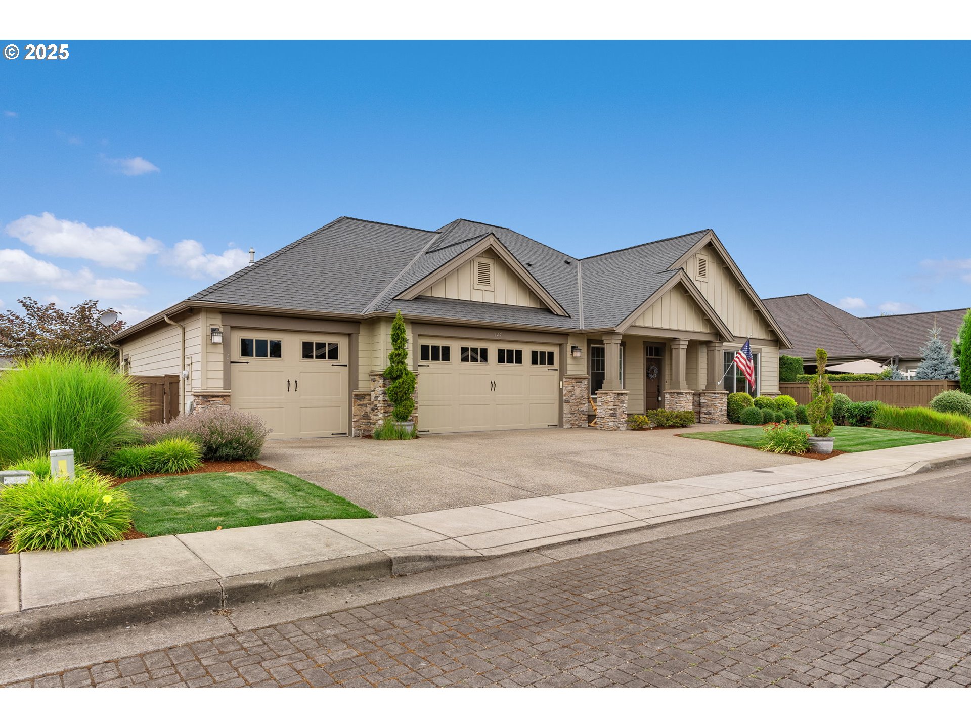 147 HAGENS CT