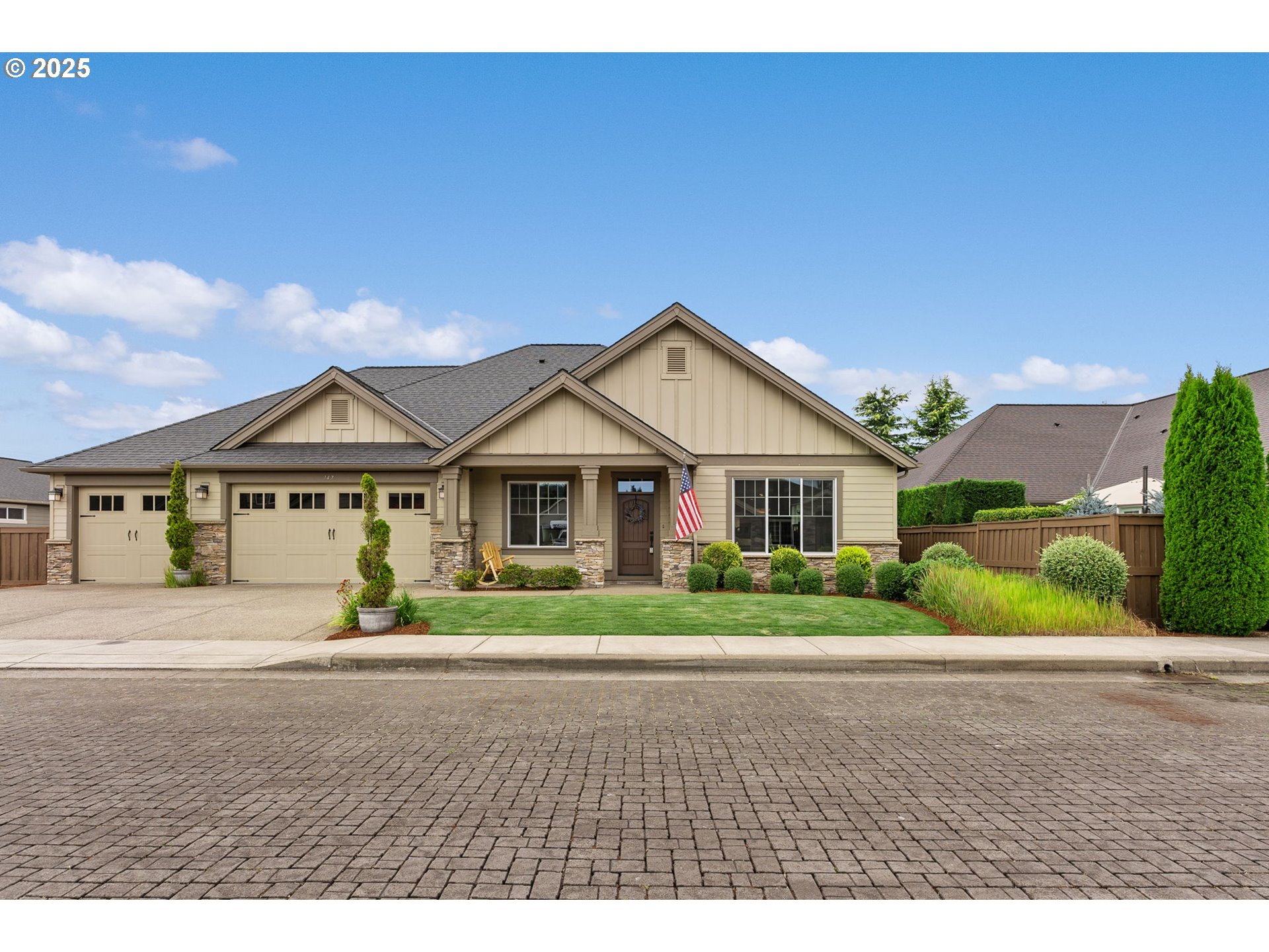 147 HAGENS CT