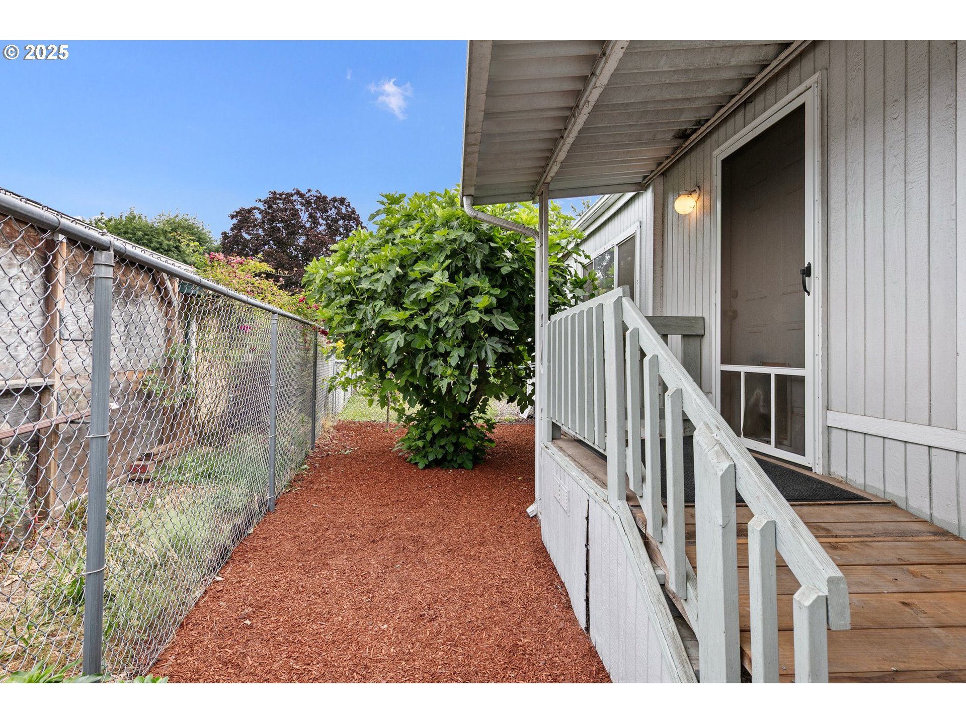 484 SCOTTS GLEN DR
