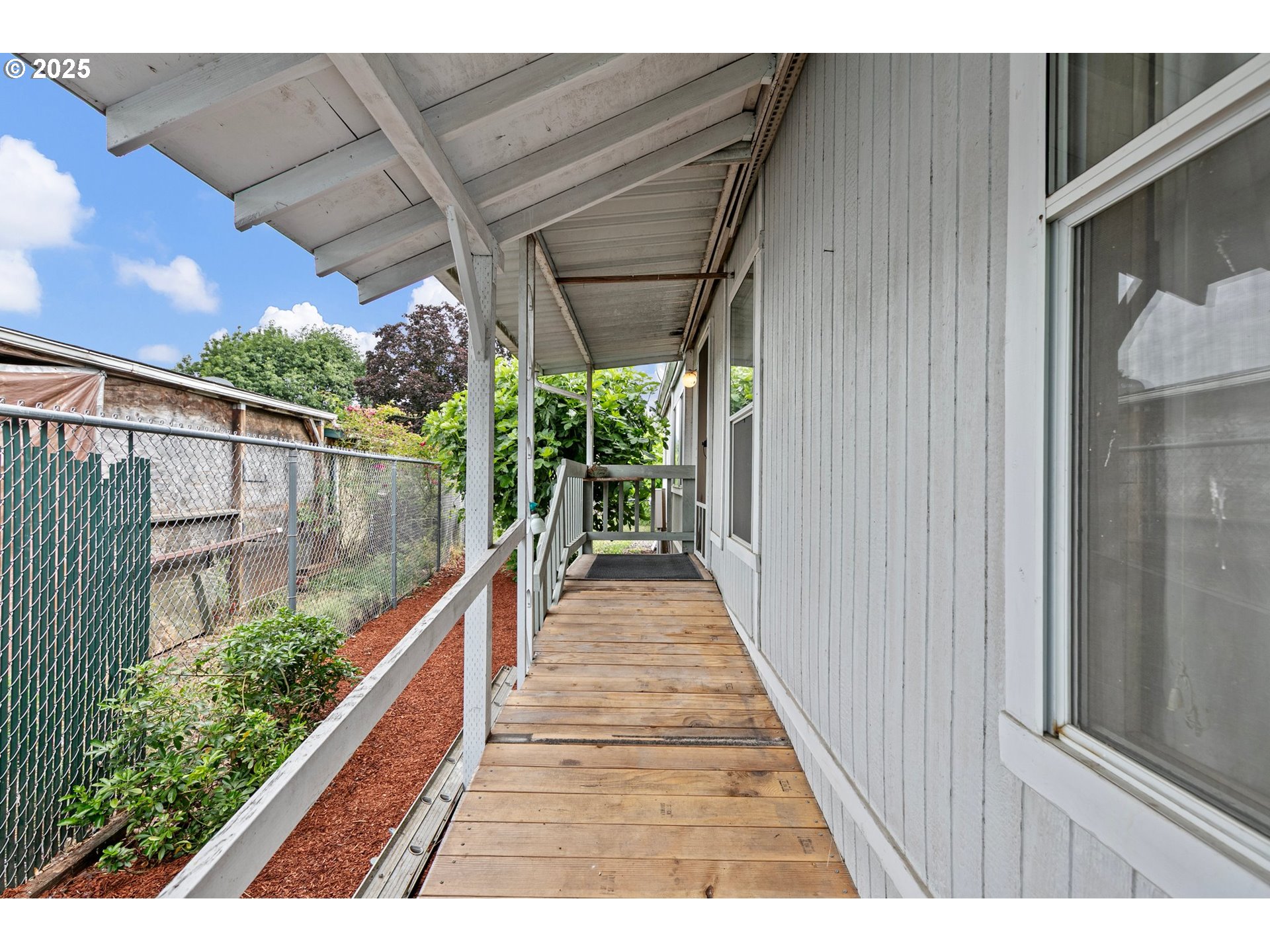 484 SCOTTS GLEN DR