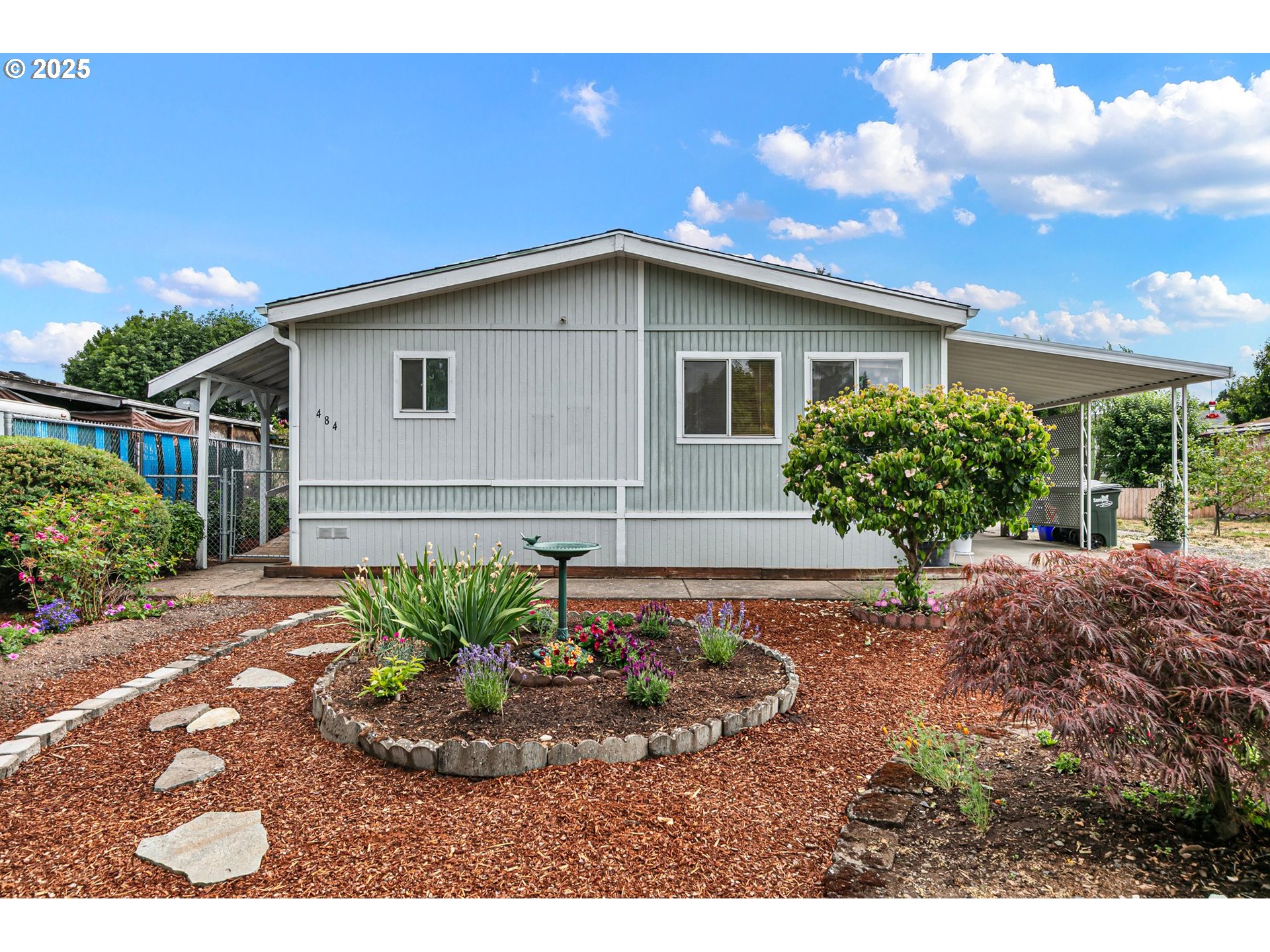 484 SCOTTS GLEN DR