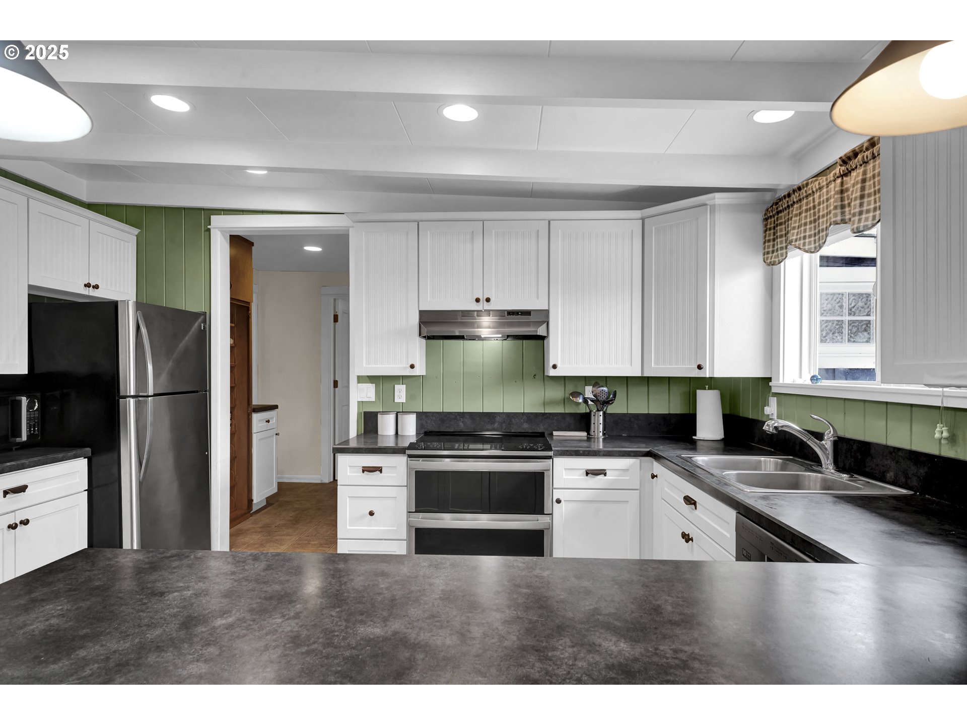 Florence, Oregon 97439, United States, 3 Bedrooms Bedrooms, ,2 BathroomsBathrooms,Residential,Active,223313