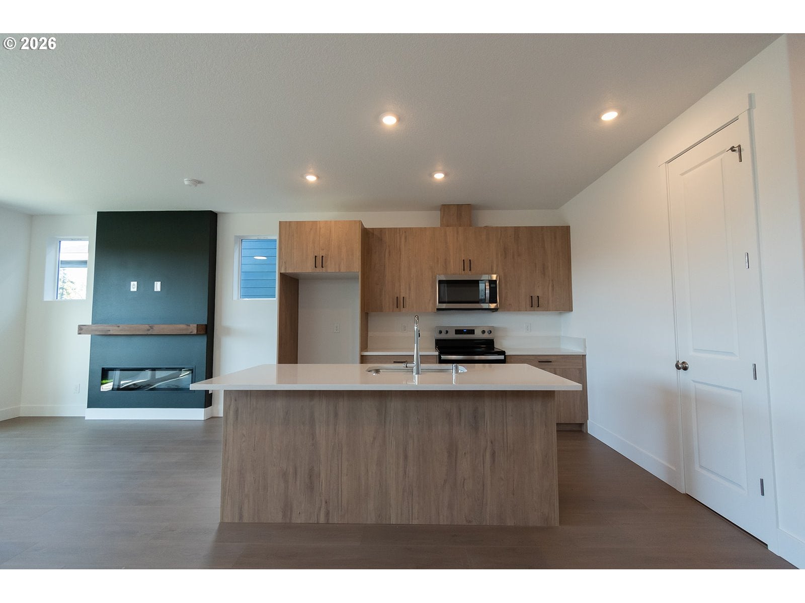 2424 SW 5TH PL