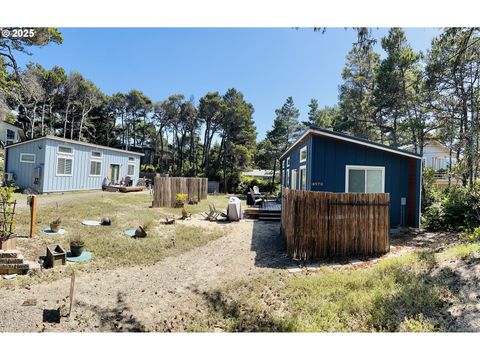 4570 HECETA ST Florence OR 97439