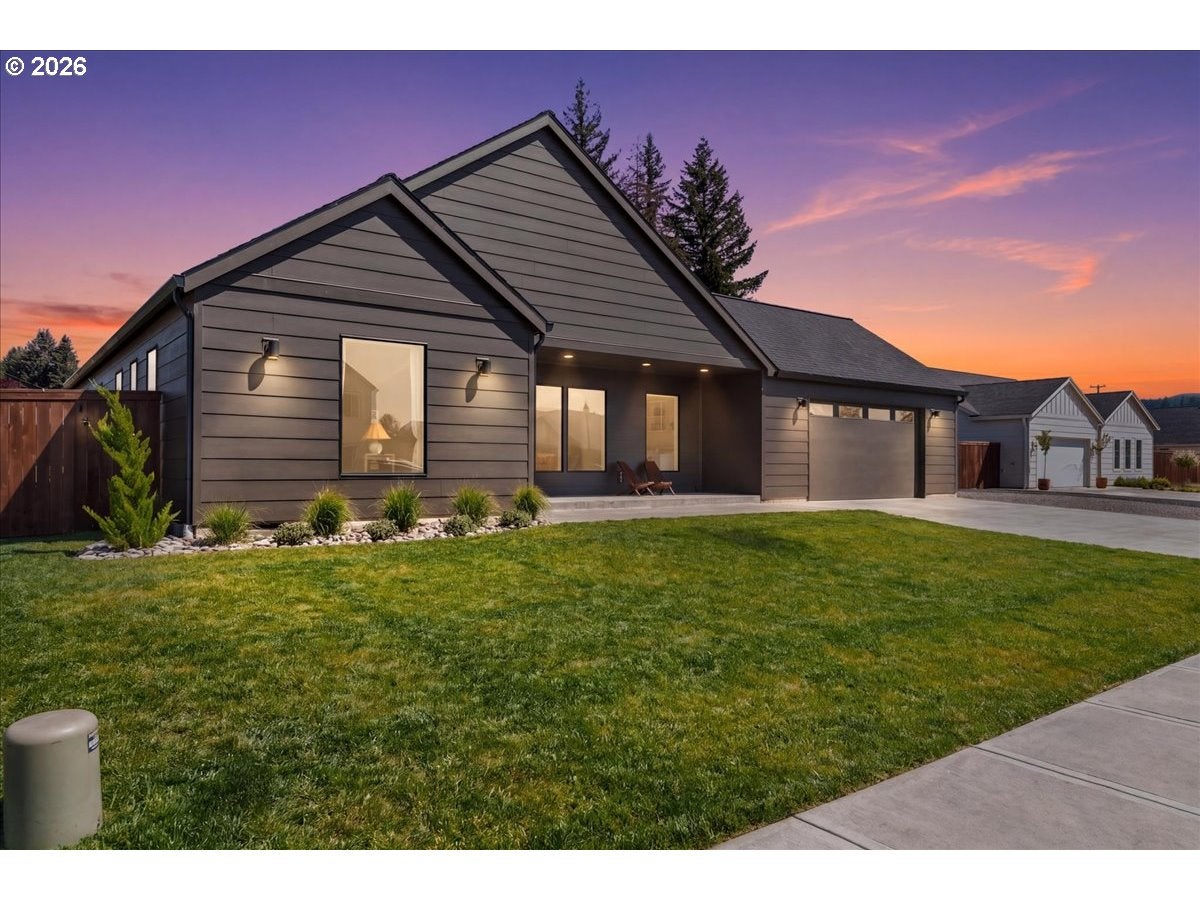 106 W MCDOWELL CT
