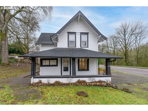 Photo of 102 SE 1st St, McMinnville, OR 97128 (MLS # 109049418)