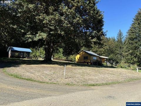 A home in Alsea