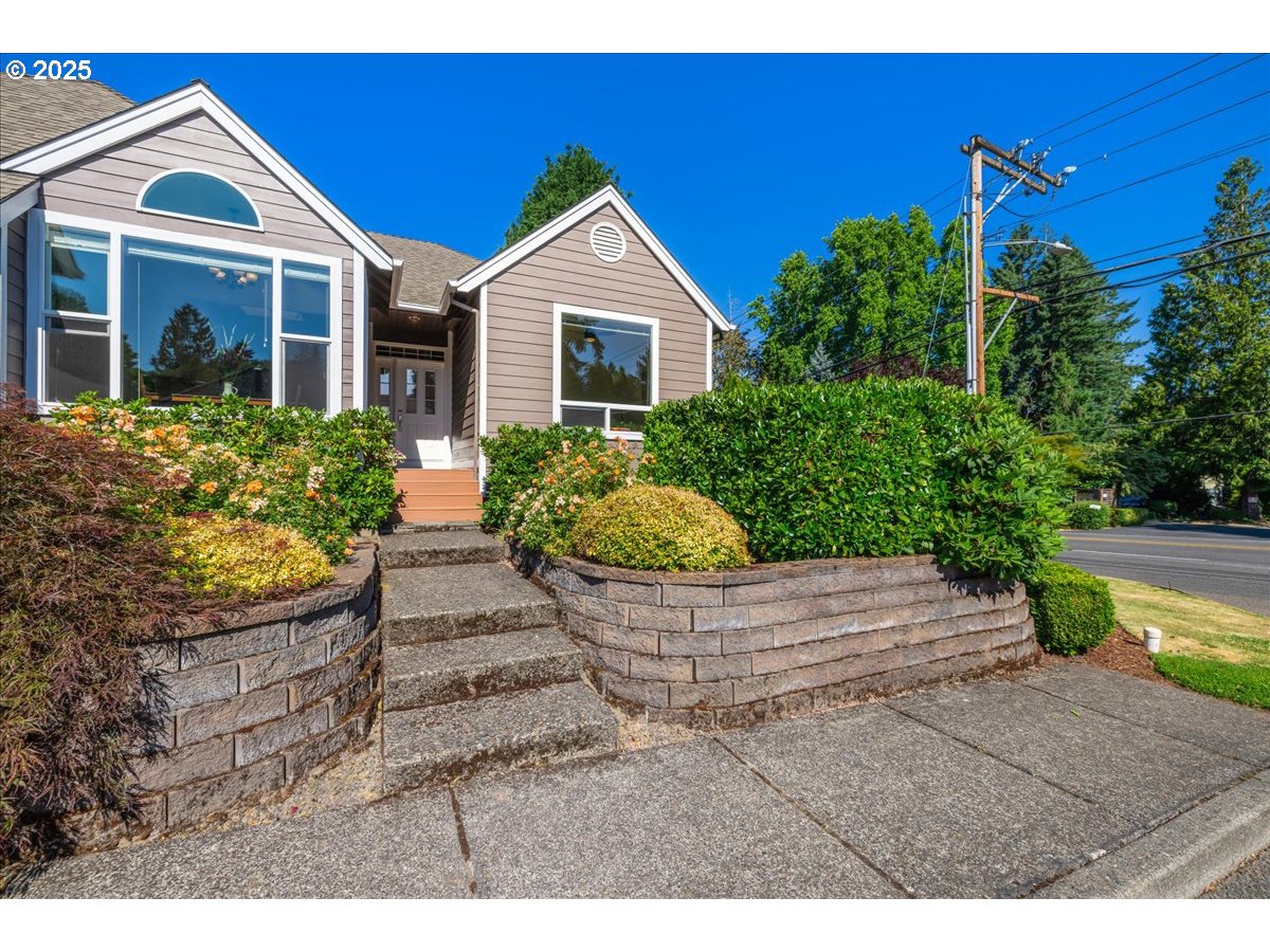 5725 WINDFIELD LOOP