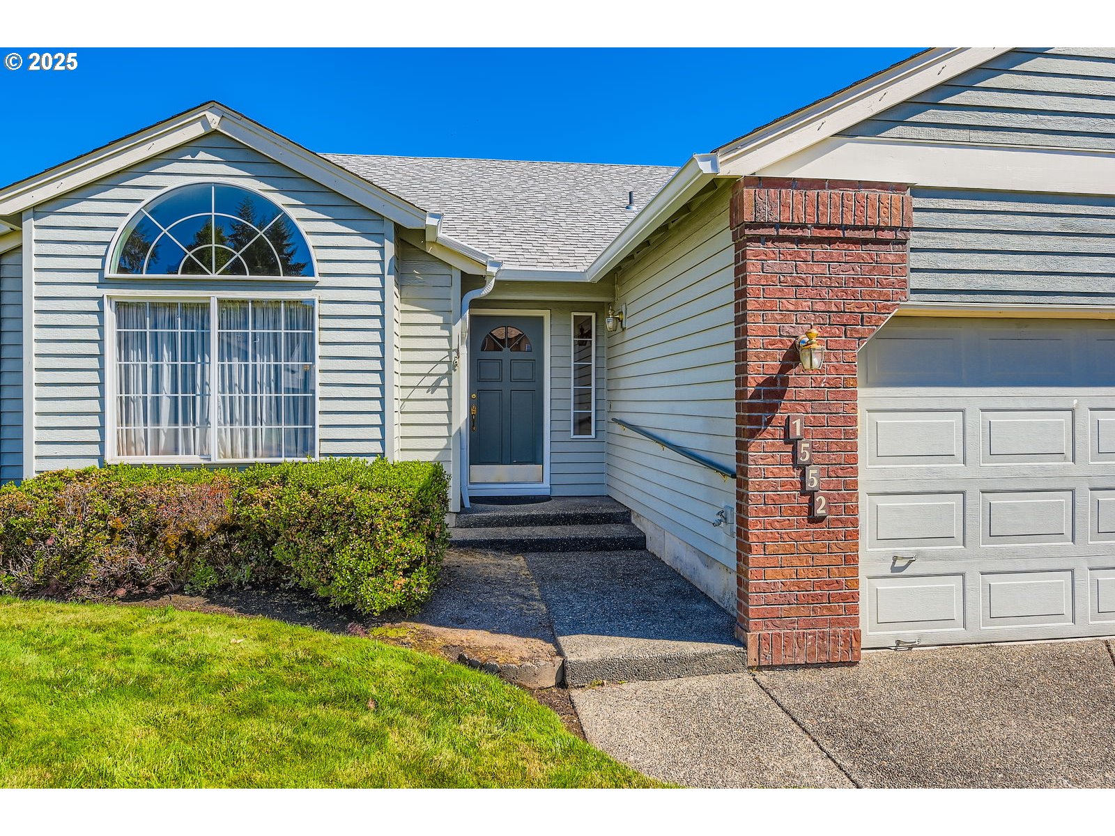 1552 NE 19TH LOOP