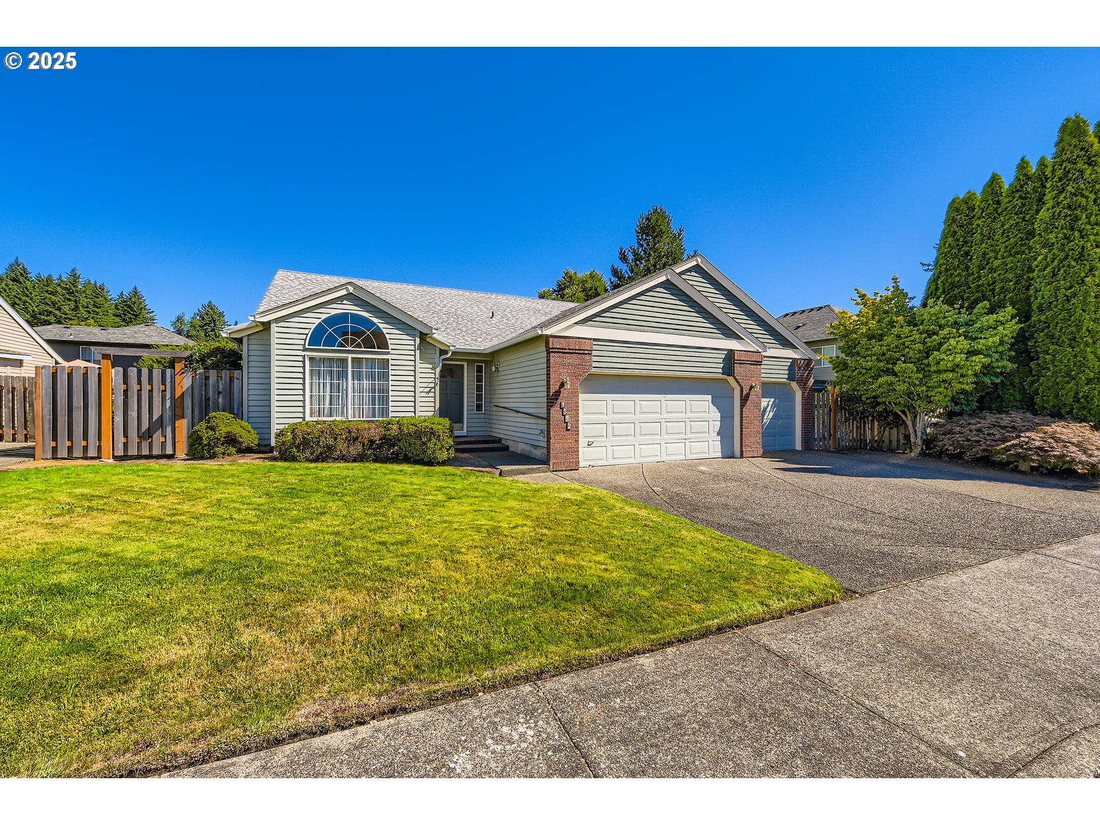 1552 NE 19TH LOOP