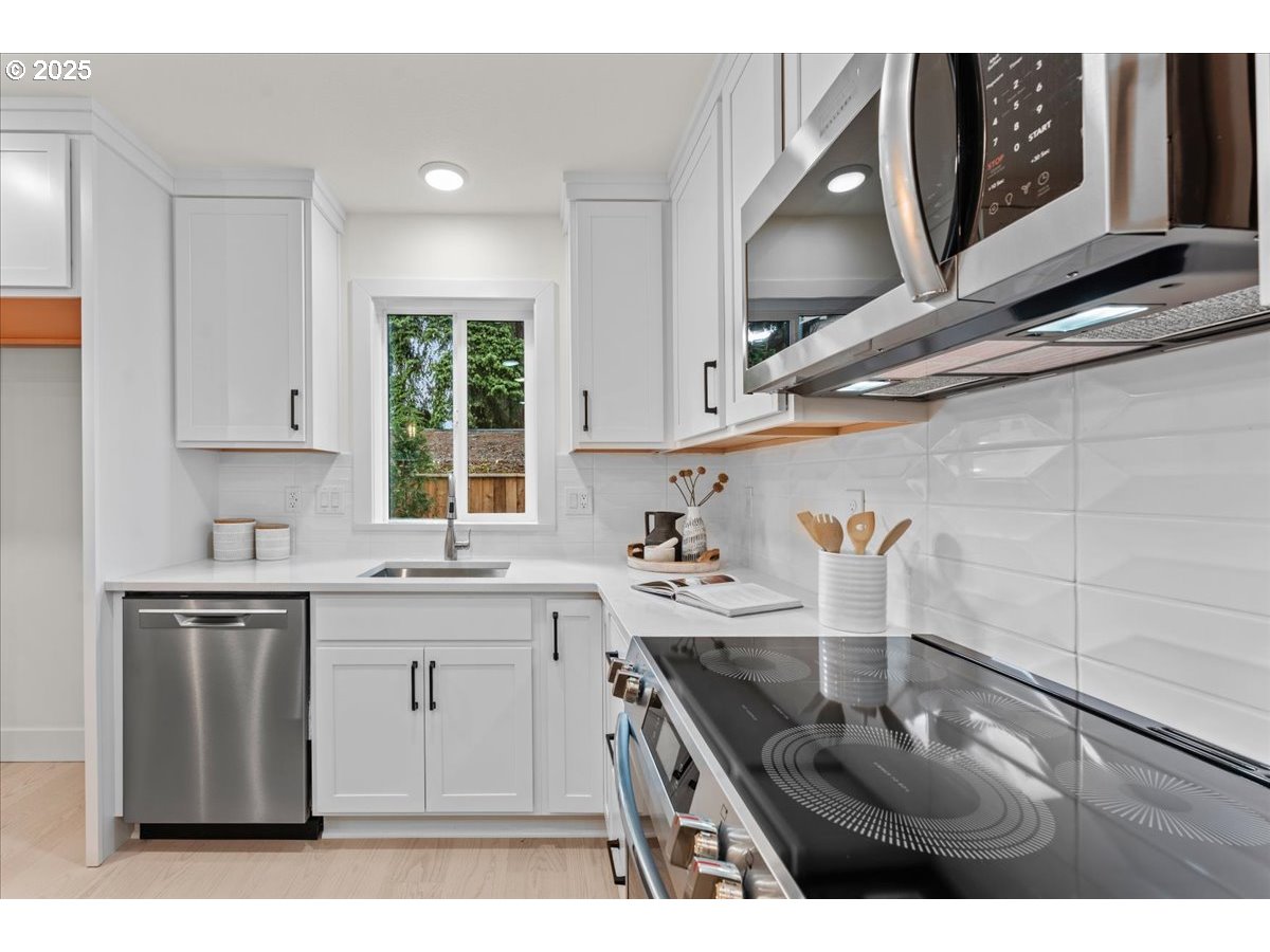 3951 SE Liebe ST B
