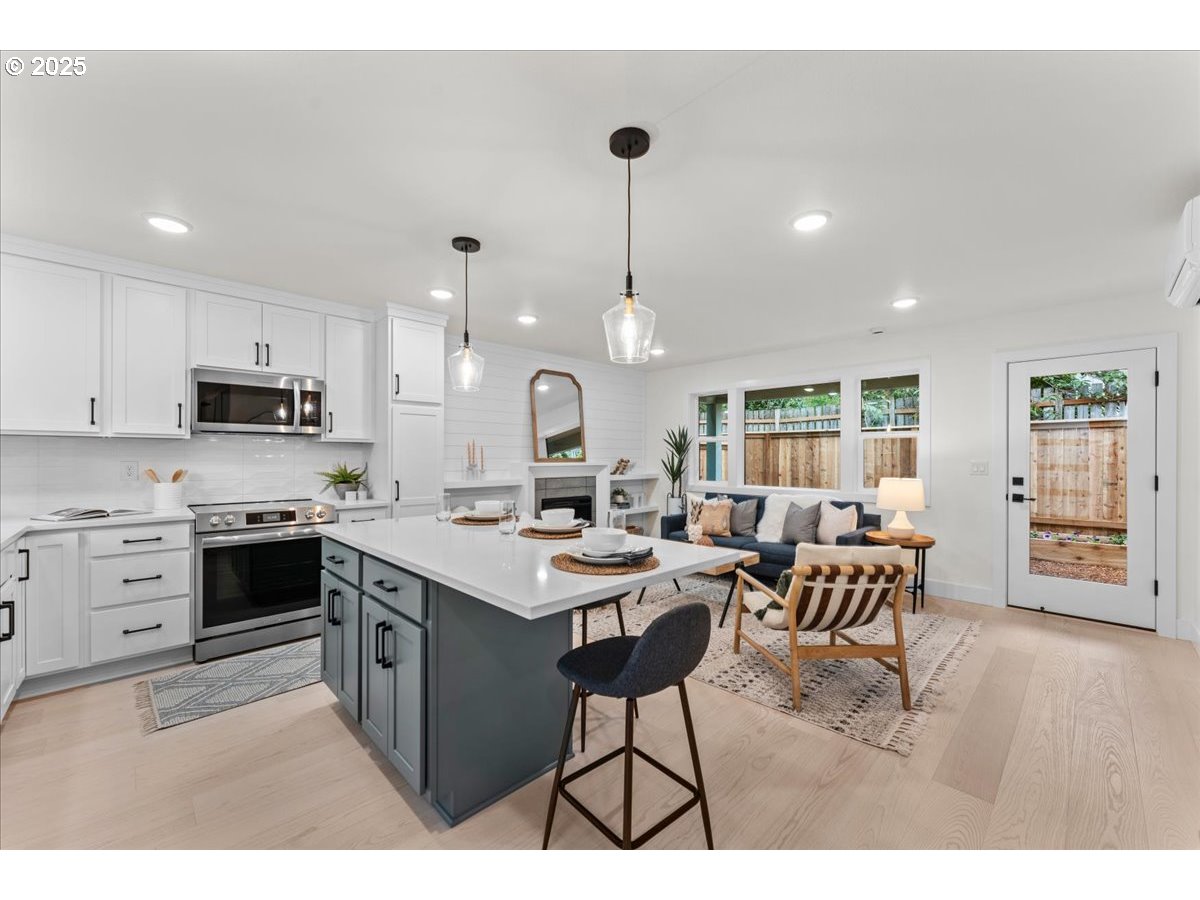 3951 SE Liebe ST B