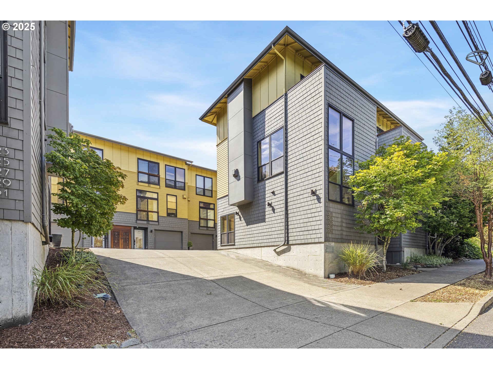 Photo 1 of 38 — 5115 S CORBETT AVE H, Portland, OR 97239