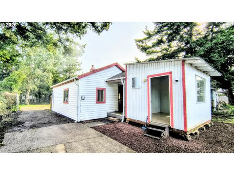 319 N WALL ST Coos Bay OR 97420