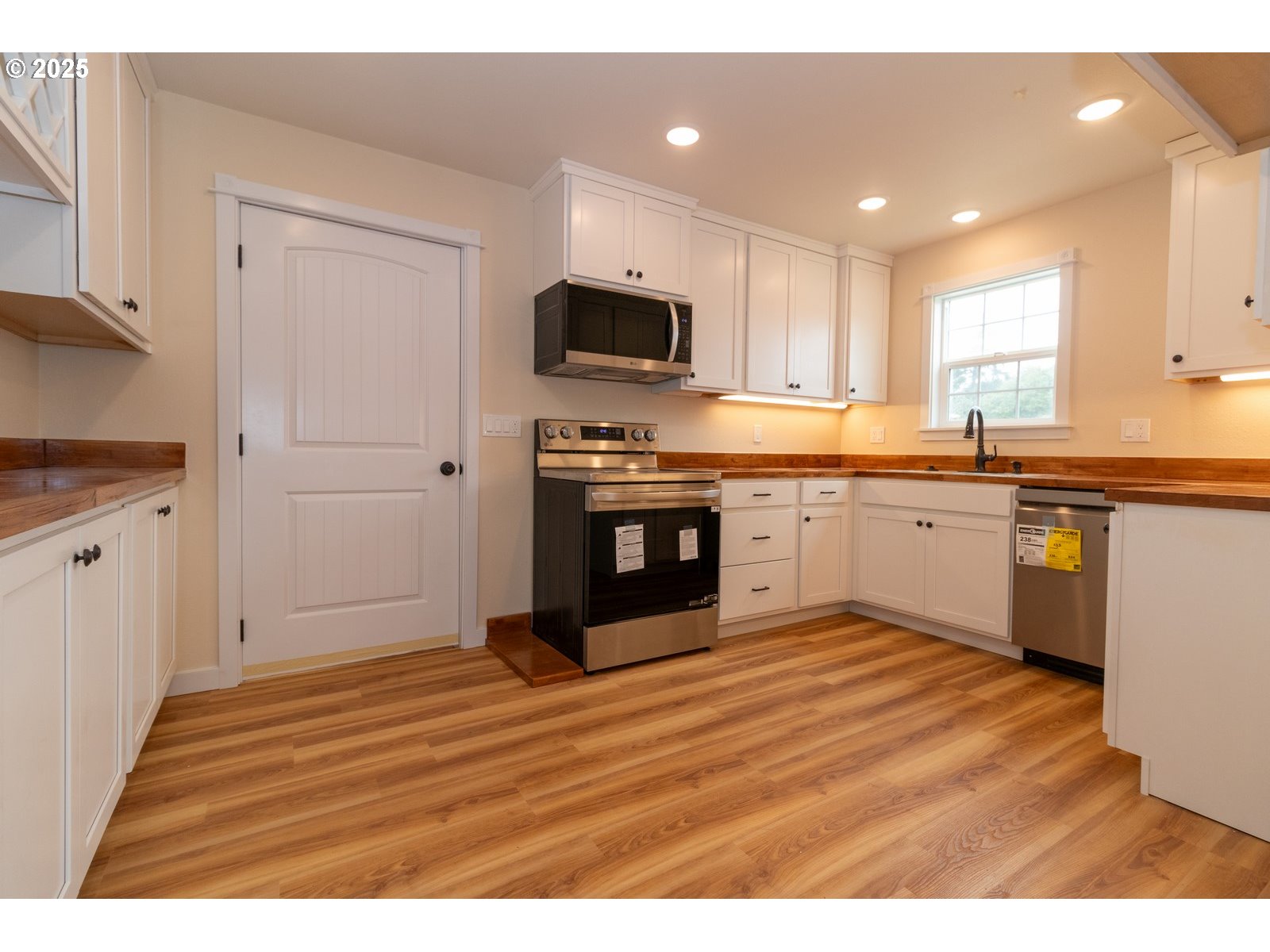 Florence, Oregon 97439, United States, 4 Bedrooms Bedrooms, ,3 BathroomsBathrooms,Residential,Active,116332