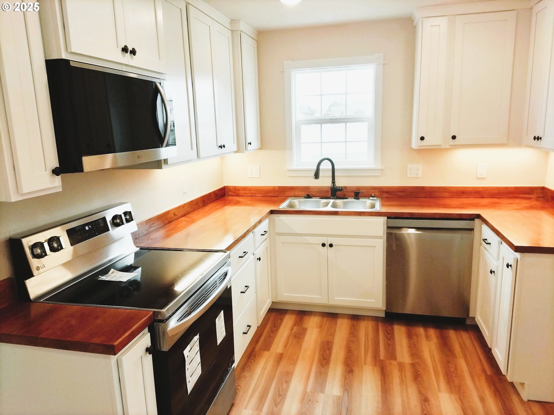 Florence, Oregon 97439, United States, 4 Bedrooms Bedrooms, ,3 BathroomsBathrooms,Residential,Active,116332