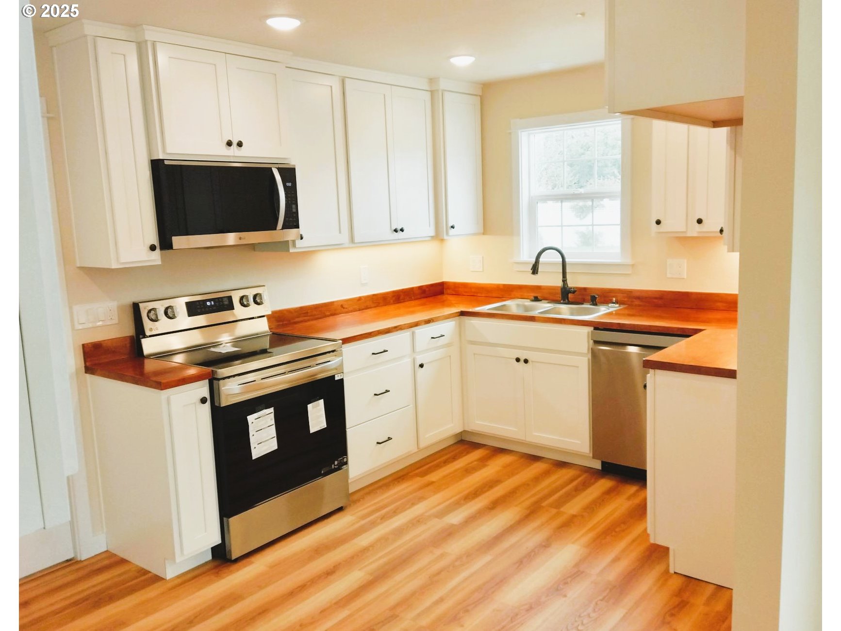 Florence, Oregon 97439, United States, 4 Bedrooms Bedrooms, ,3 BathroomsBathrooms,Residential,Active,116332