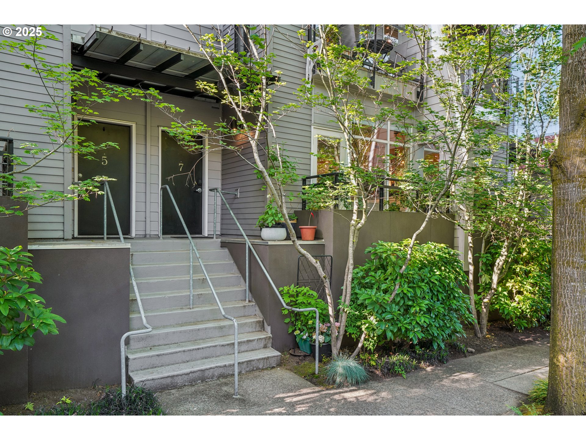 2327 NW NORTHRUP ST 7