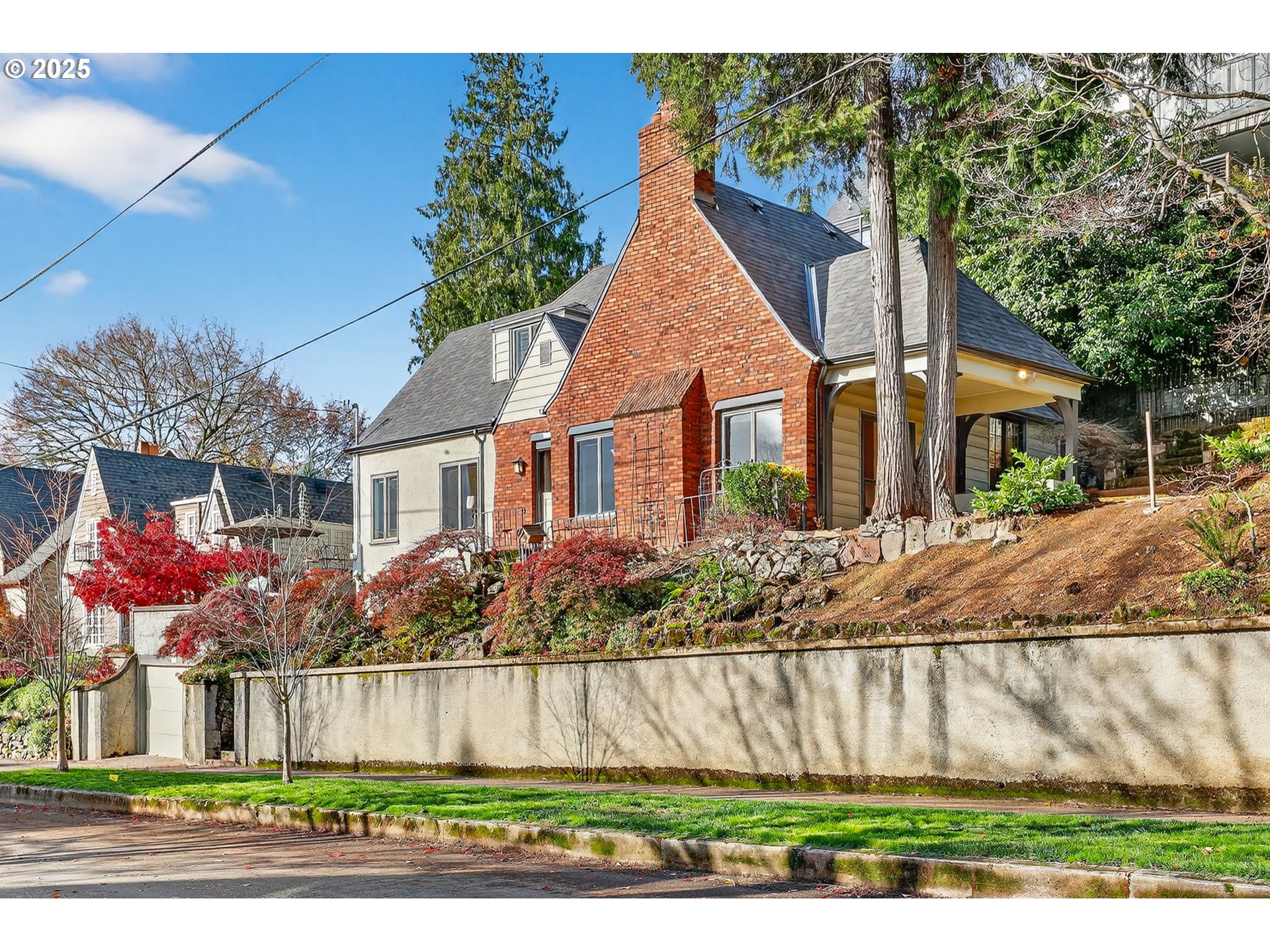 2207 NE RIDGEWOOD DR