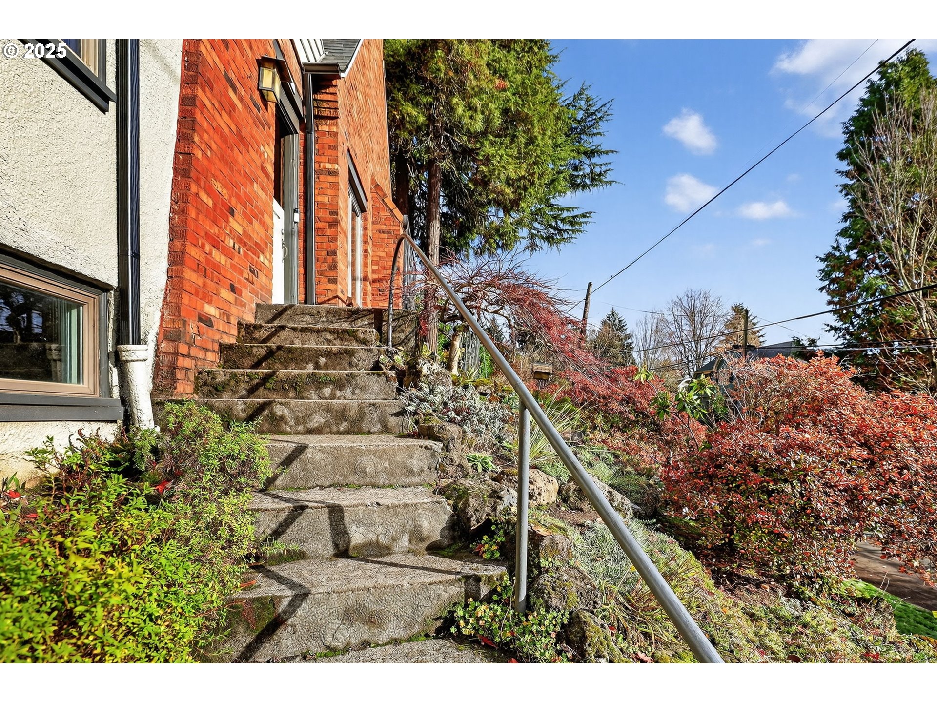 2207 NE RIDGEWOOD DR