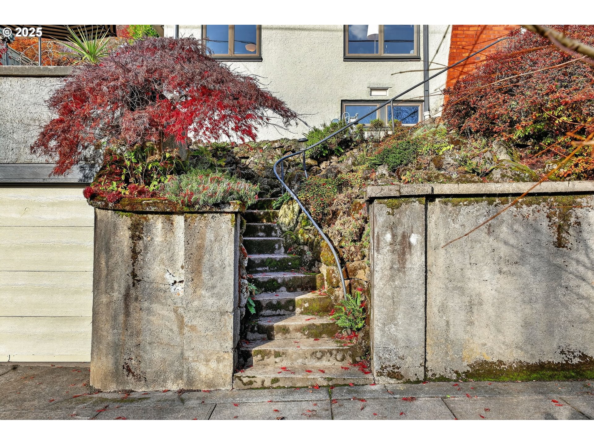 2207 NE RIDGEWOOD DR