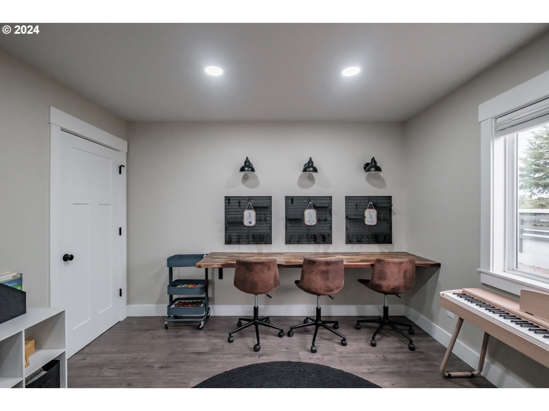 Gervais, Oregon 97026, United States, 4 Bedrooms Bedrooms, ,3 BathroomsBathrooms,Residential,Pending,24581