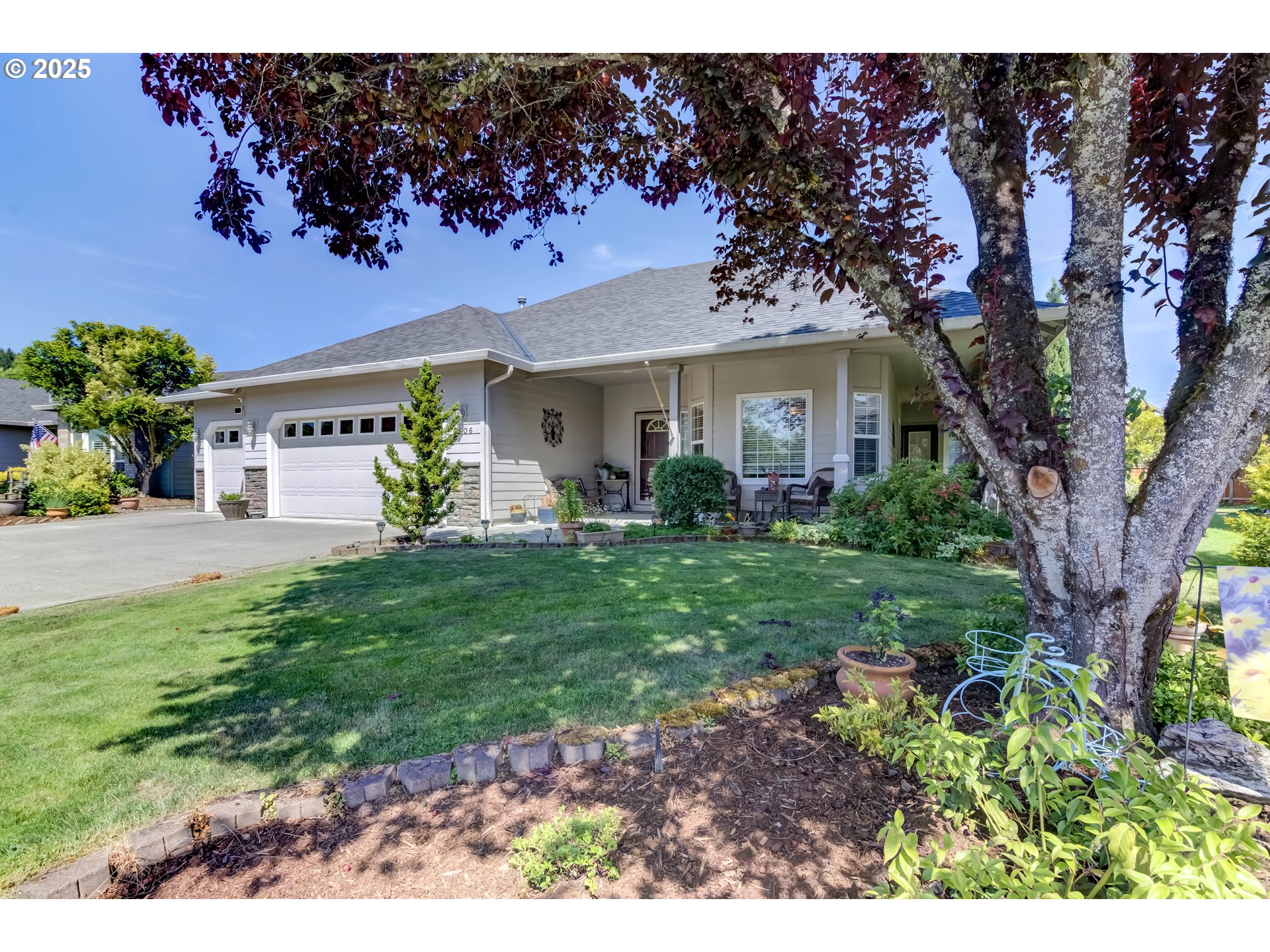 1506 E HERITAGE LOOP