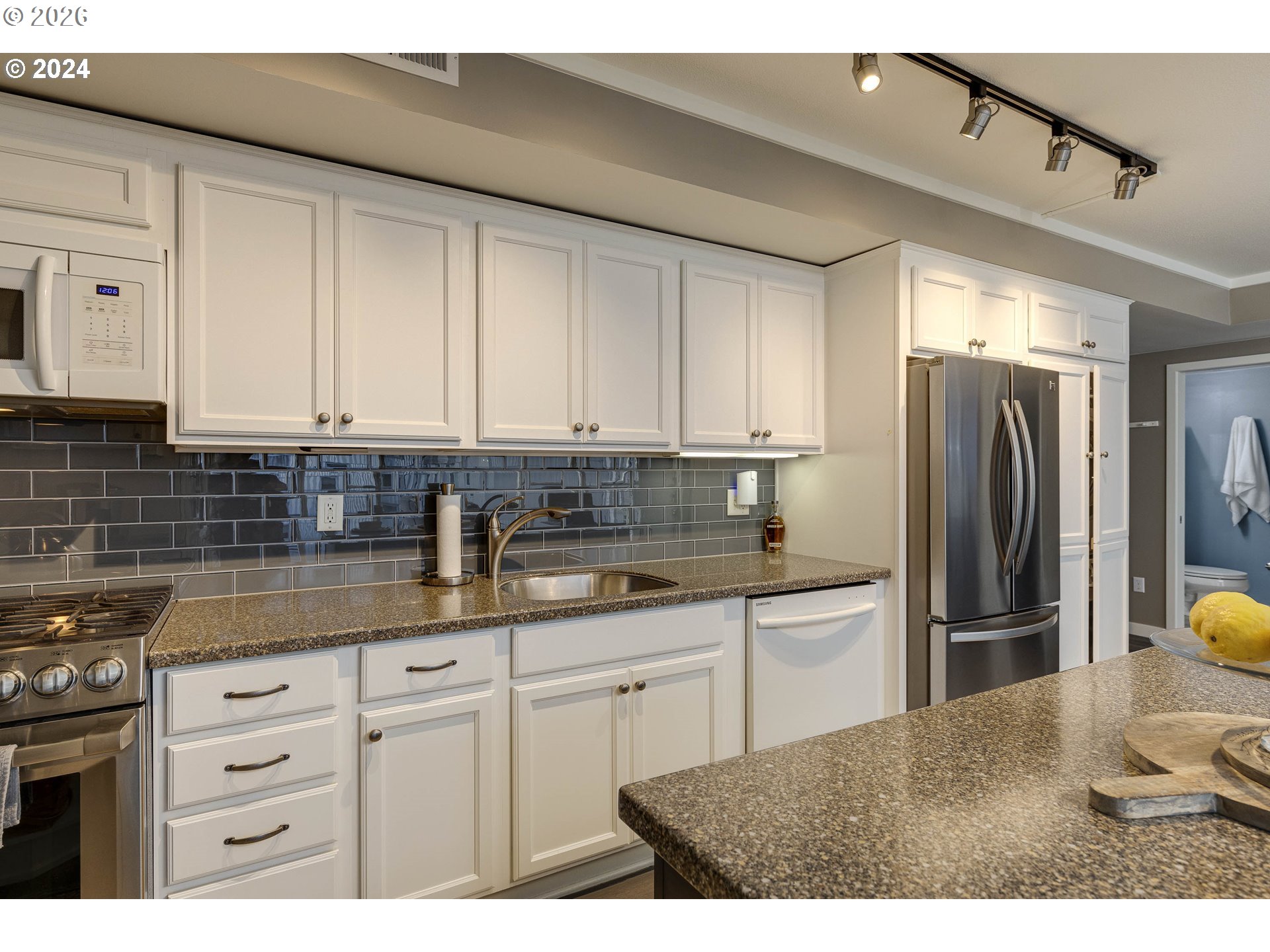 533 NE HOLLADAY ST 409