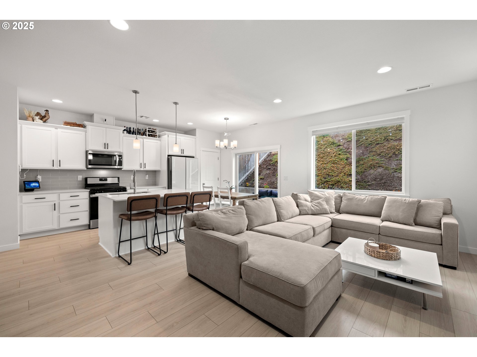 317 E BARBARAS WAY