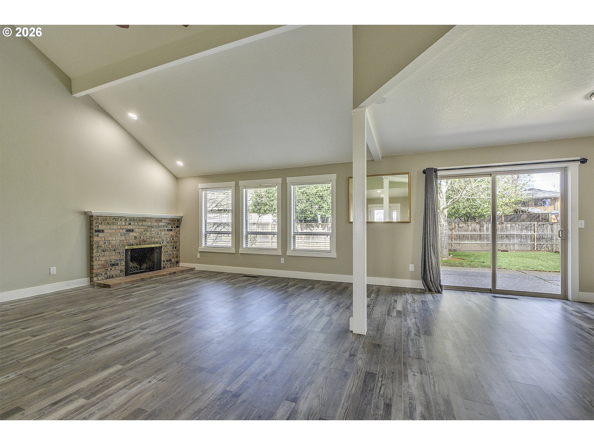 1524 NE GREENSWORD DR